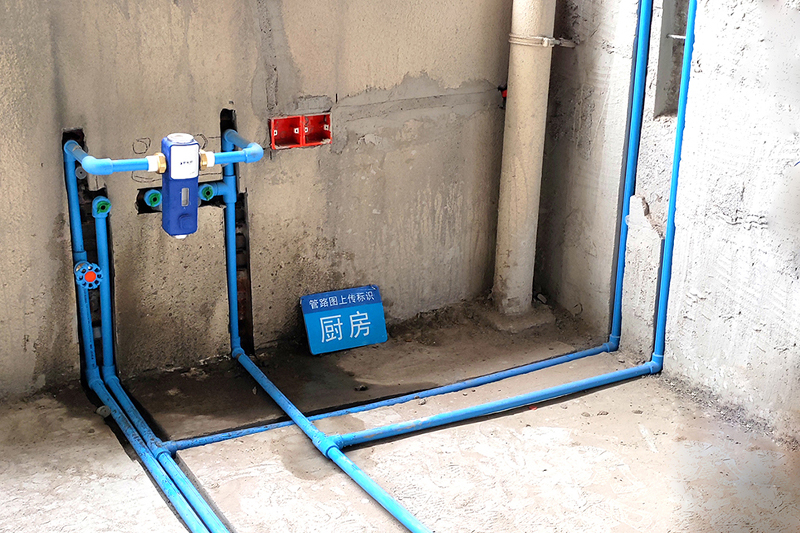 廚房進水管.jpg